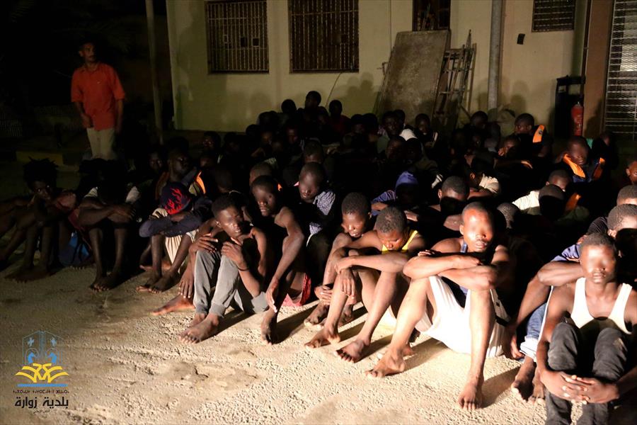 ليبيون ضمن 138 مهاجرًا أنقذهم خفر السواحل غرب زوارة