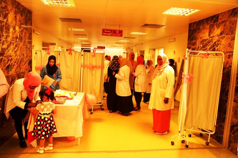 «معًا لبر الأمان».. حملة توعوية بسرطان الثدي في بنغازي 