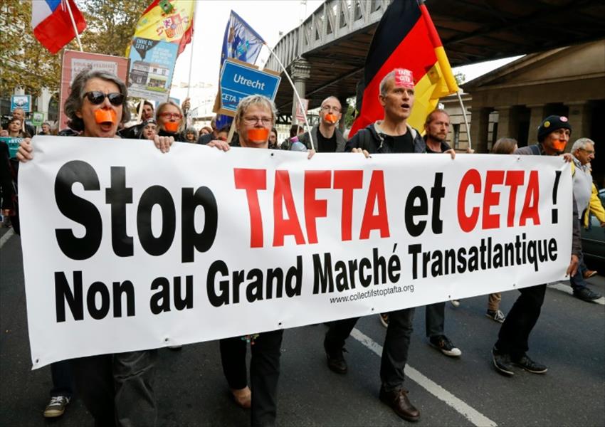 الآلاف يتظاهرون في أوروبا رفضًا لاتفاقات تبادل مع كندا وأميركا