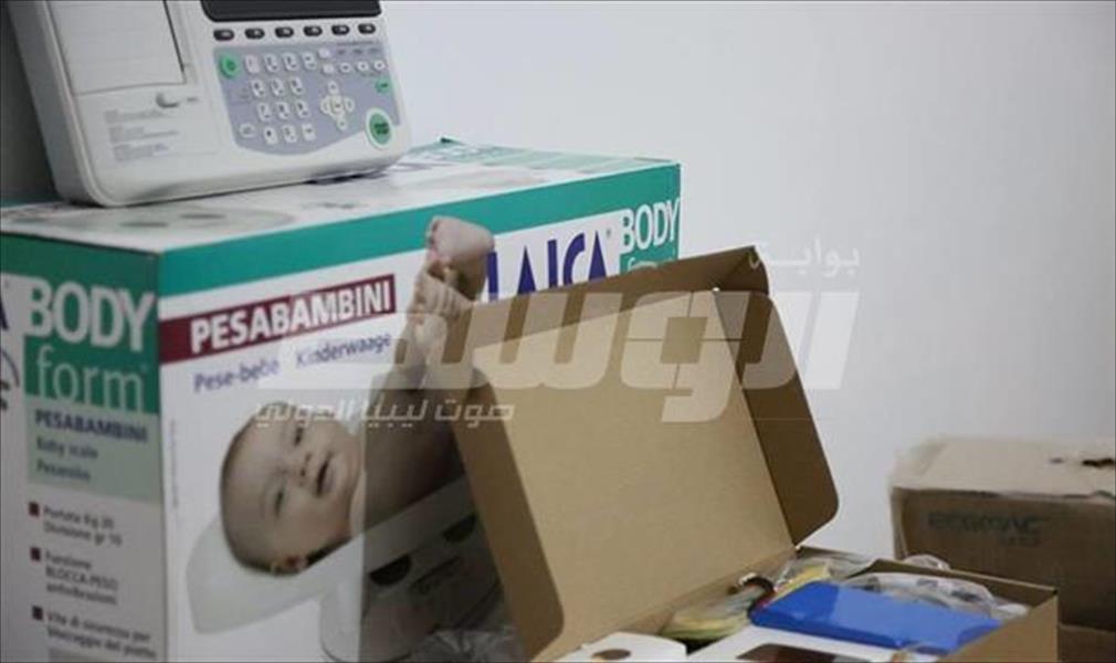 بالصور.. مستشفى بئر الأشهب يتسلم أجهزة ومستلزمات طبية