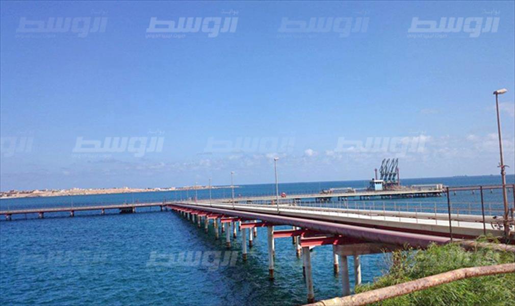 سحنون: ميناء الحريقة ملزم بتصدير 7 ملايين برميل من النفط الخام خلال أكتوبر