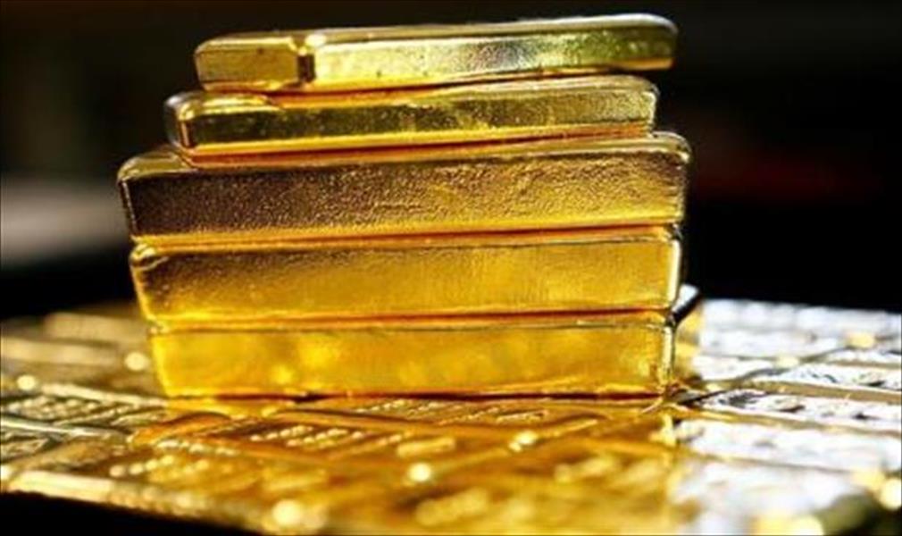 انخفاض طفيف في أسعار الذهب بسبب ارتفاع الدولار