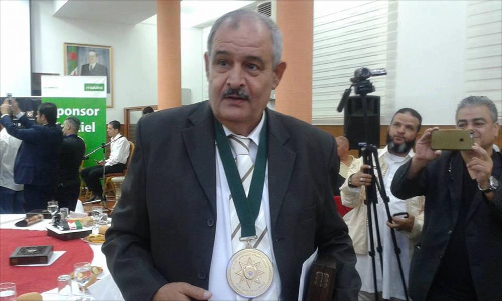الاتحاد العربي للصحافة الرياضية يكرم علي القمودي
