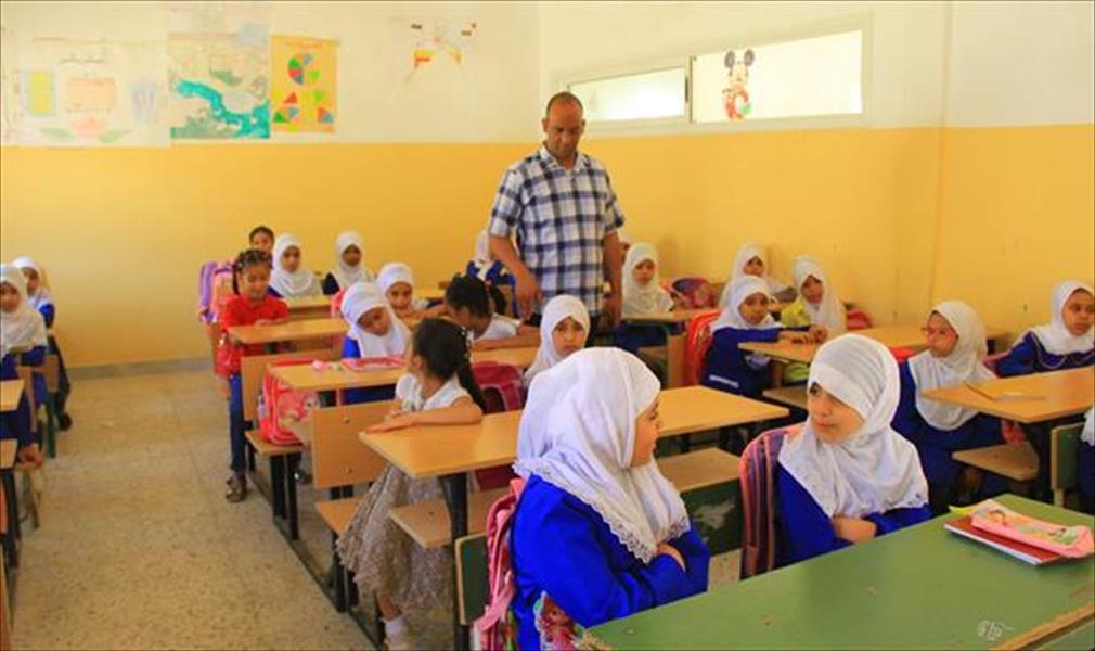بالصور.. بدء العام الدراسي والسراج يتفقد مدارس طرابلس