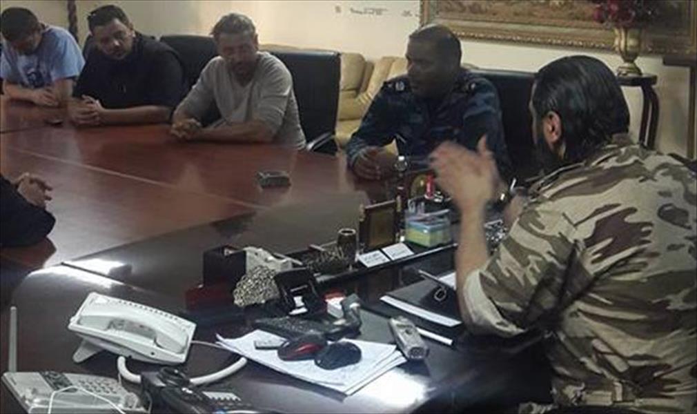 هويدي يجتمع بوفد الشركة المالكة لمصنع الأسمنت في بنغازي