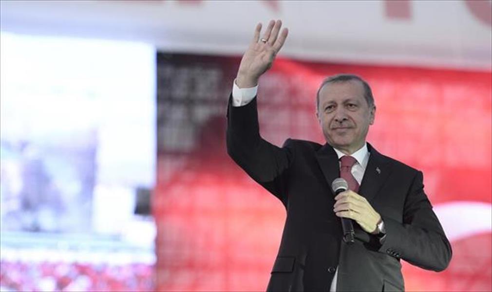 حملة التطهير التركية تطال آلاف الموظفين ووسائل إعلام