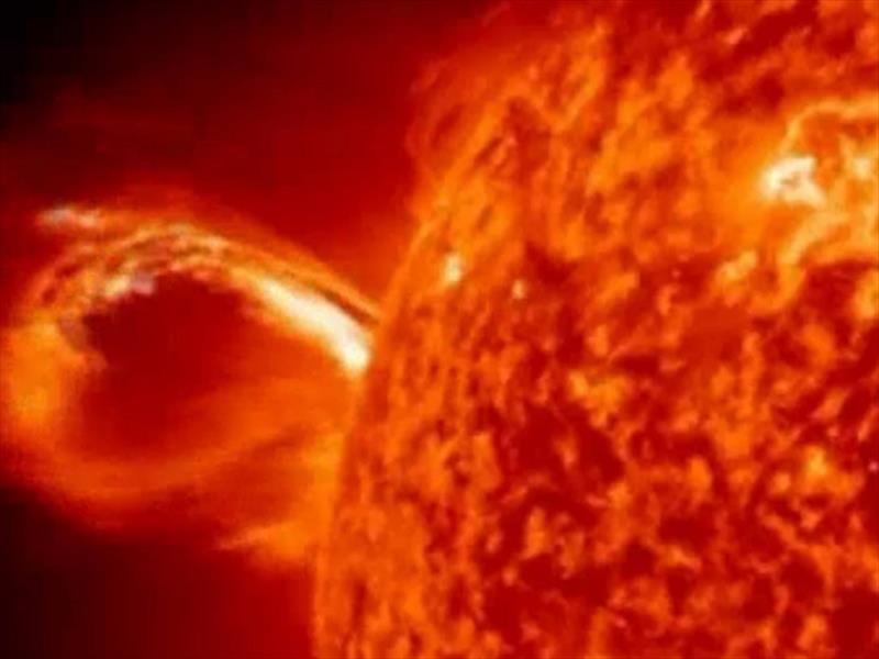 انفجار شمسي يترك بقعة على شكل حرف إكس