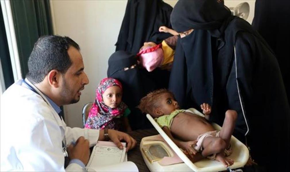 قرية يمنية تشتكي نقص الأكفان لدفن أطفال «ماتوا من الجوع»