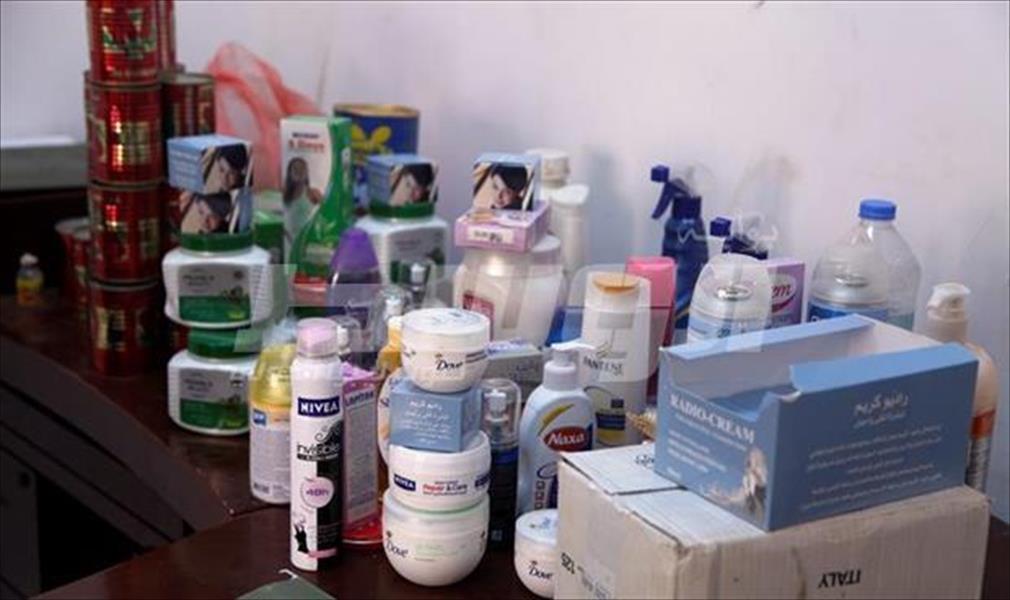 ضبط مواد تجميل وعطور وأدوية بيطرية تالفة في بنغازي
