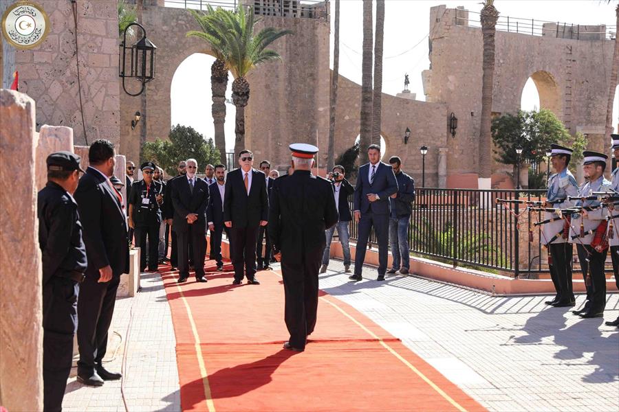 بالصور: السراج يحضر مراسم اعتماد سفراء بعض الدول بالعاصمة طرابلس
