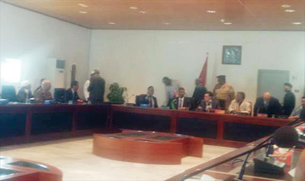 السراج يناقش مع بلدية الجفرة فصل المطار المدني عن القاعدة العسكرية