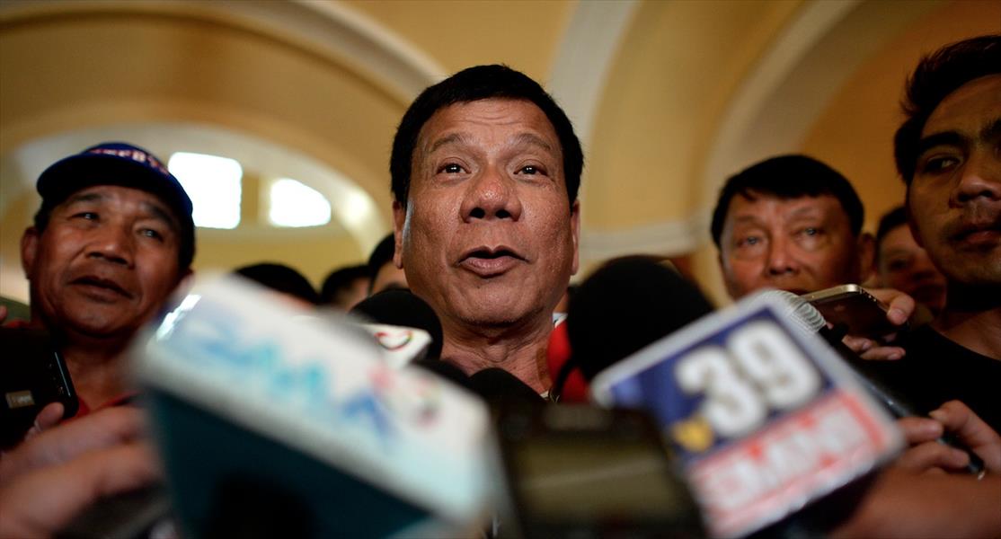 الرئيس الفلبيني: إذا دخل «داعش» فلننس حقوق الإنسان