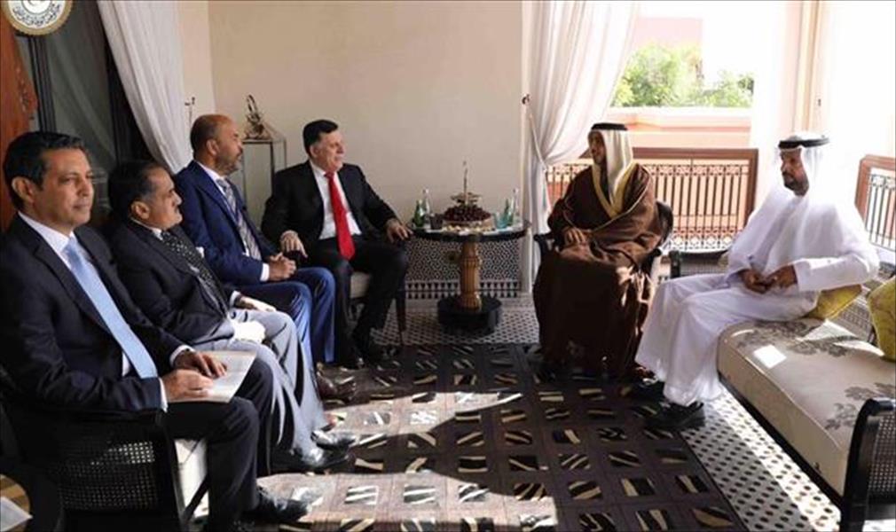 السراج يلتقي نائب رئيس الوزراء الإماراتي في المغرب