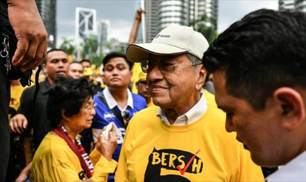 مهاتير محمد يطالب برحيل رئيس الوزراء الماليزي