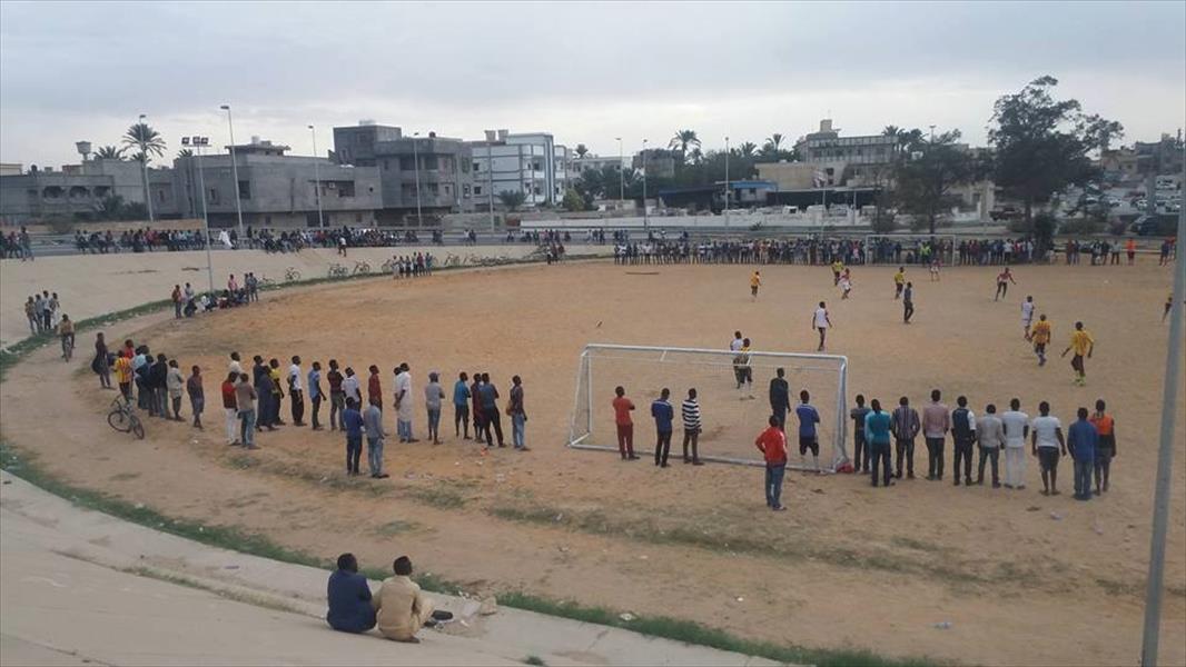 بالصور: أفارقة يبعثون برسالة سلام ومحبة عبر كرة القدم من ليبيا