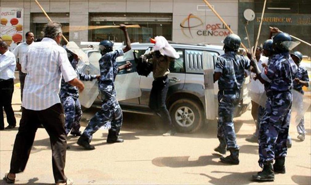 الشرطة السودانية تفرق تظاهرة في الخرطوم بالغاز المسيل للدموع