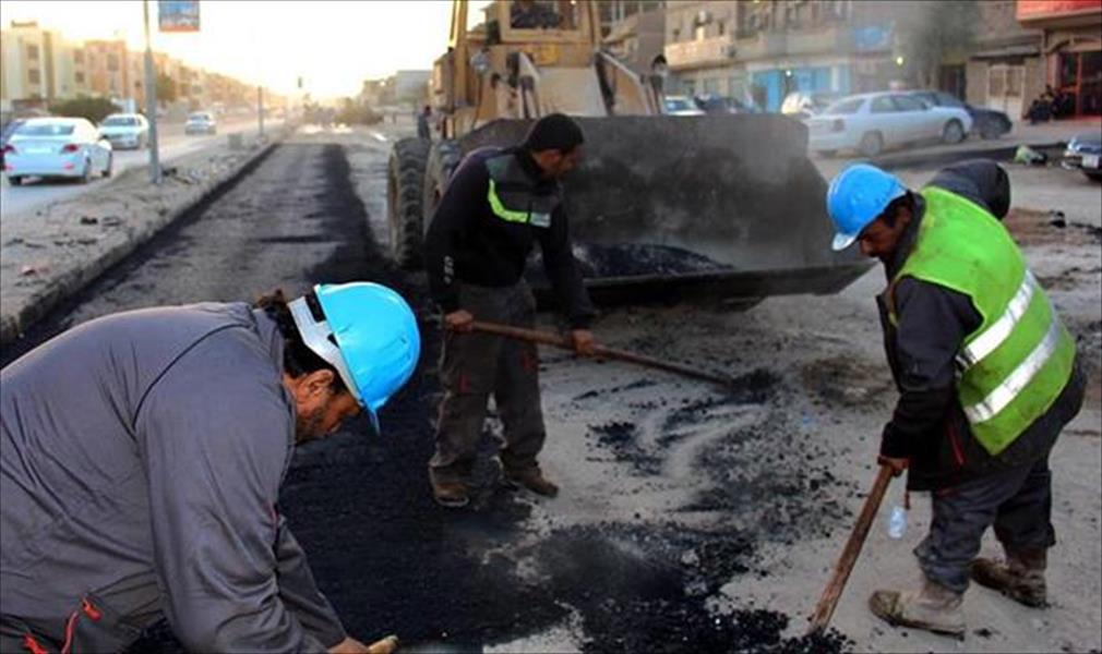 بلدية بنغازي: استمرار رصف الطرق في إطار المشاريع المتعاقد عليها