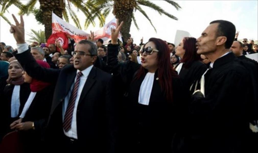 تونس: وزير العدل يتفاوض مع المحامين لإنهاء الاحتجاجات