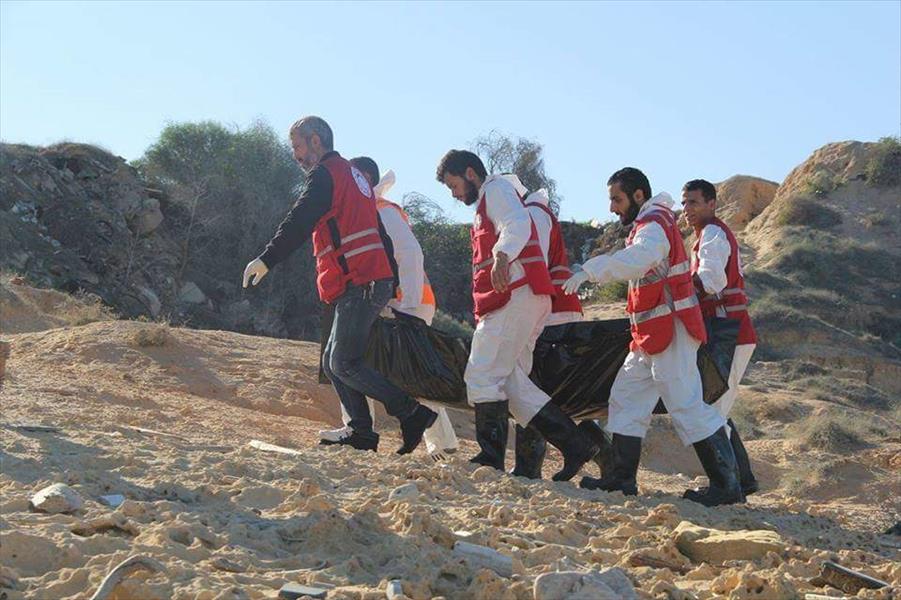 الهلال الأحمر ينتشل 16 جثة لمهاجرين على شواطئ تاجوراء