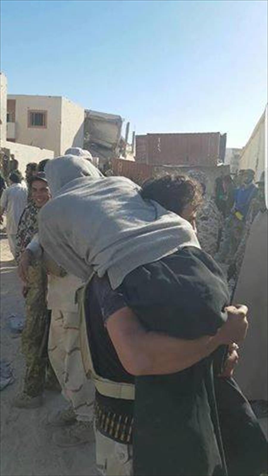 «البنيان المرصوص» ينشر صورًا لعمليات إنقاذ النساء والأطفال من «داعش سرت»