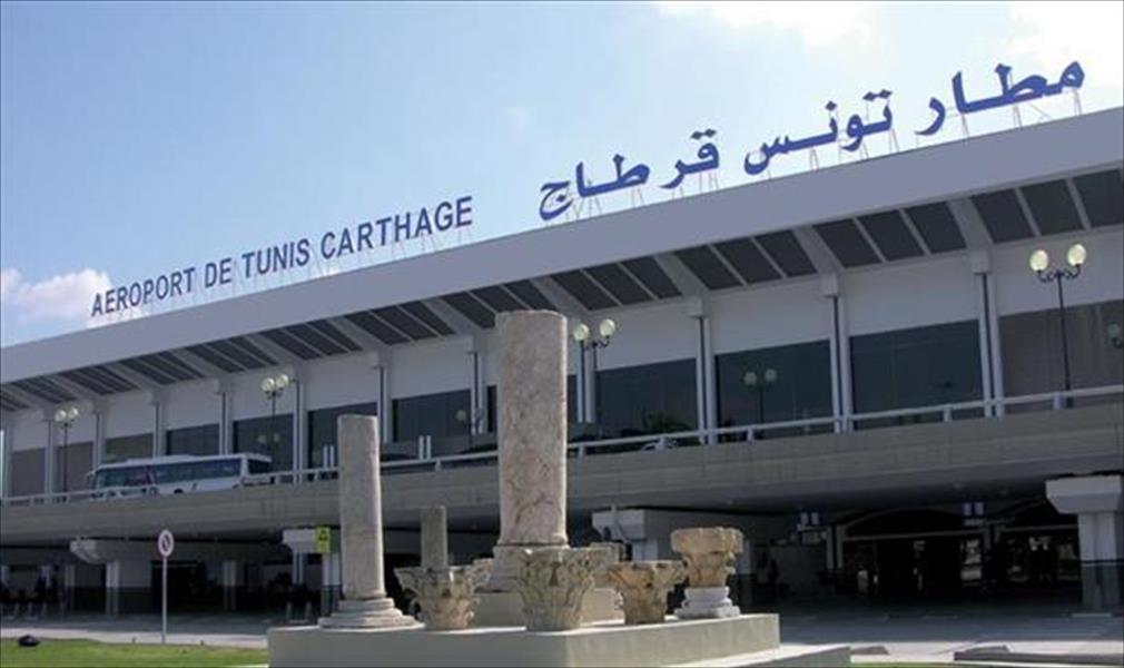 عشرات الليبيين عالقون في مطار تونس قرطاج الدولي