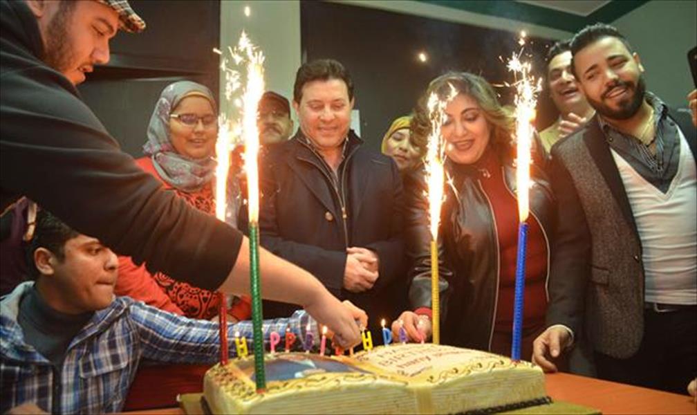 بالصور: هاني شاكر يحتفل بعيد ميلاده وسط محبيه