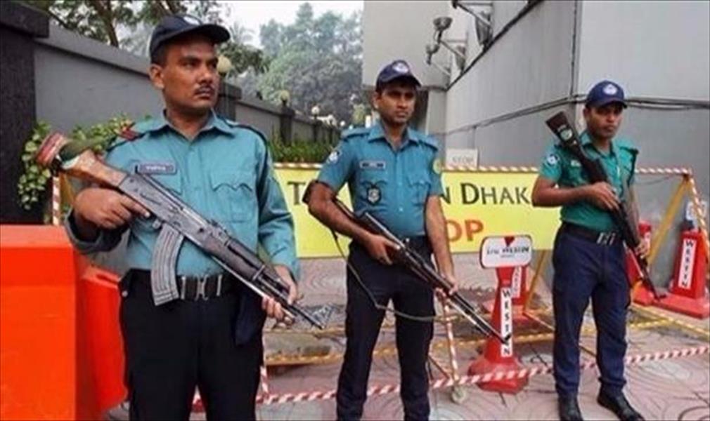بعد اختباء 5 أشهر .. امرأةً وصبي فجرا نفسيهما في وجه الشرطة البنغالية