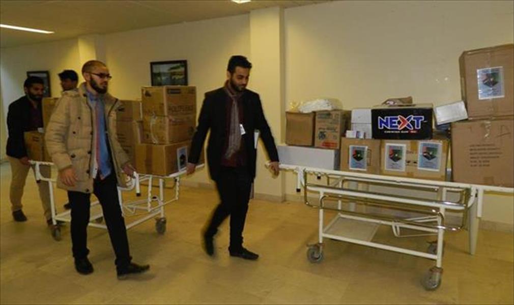 طلبة تقنية المعلومات ببنغازي يقدمون أدوية دعمًا لجرحى الجيش