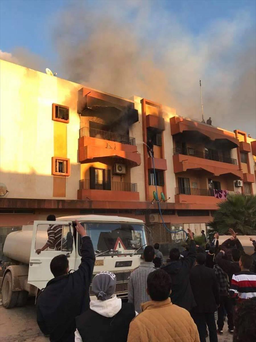 نجاة عائلة من حريق شب بمنزلهم في مدينة البيضاء