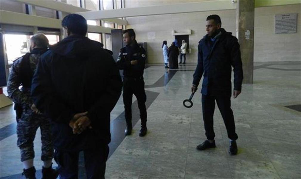 وصول أجهزة تفتيش إلى نقطة الأمن بمركز بنغازي الطبي