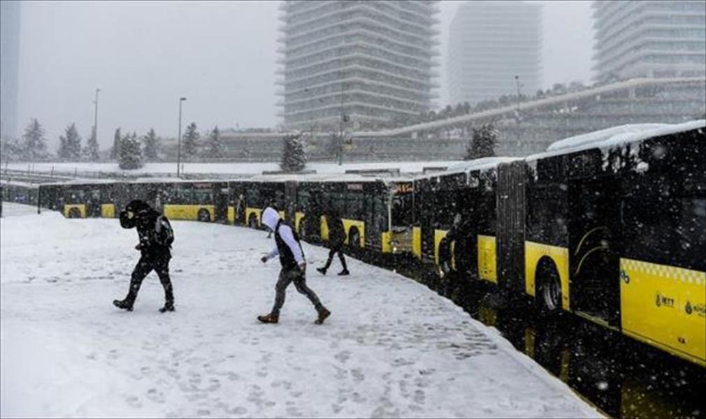 الثلج يلغي مئات الرحلات الجوية في تركيا