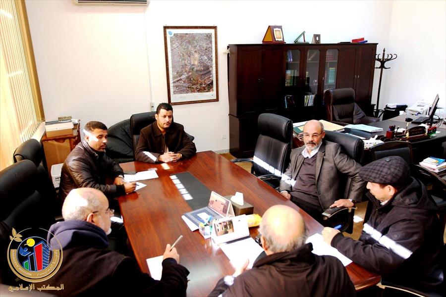 عميد أبو سليم يبحث إمكانية إنشاء جامعة في البلدية