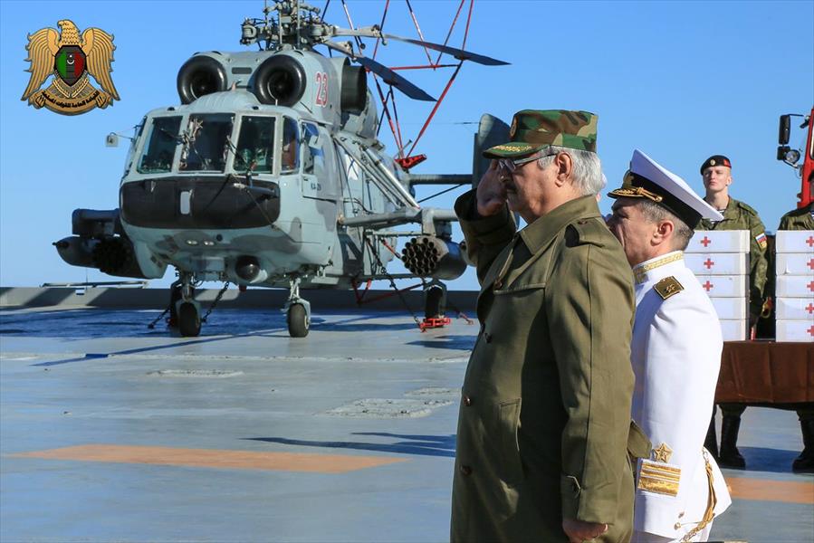 بالصور: المشير حفتر على متن حاملة الطائرات الروسية «كوزنيتسوف»