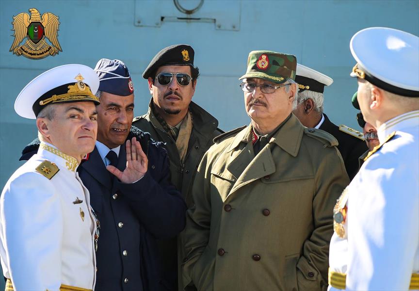 تقارير : روسيا تعزز وجودها بالتقارب مع قائد الجيش الليبي