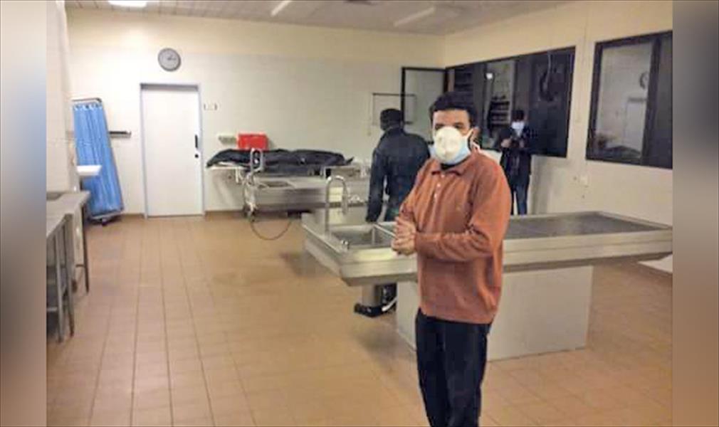 تعقيم ثلاجة حفظ الموتى بمركز بنغازي الطبي