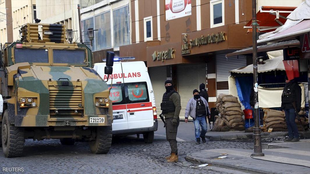 مقتل ثلاثة جنود أتراك في انفجار قنبلة زرعت على جانب طريق