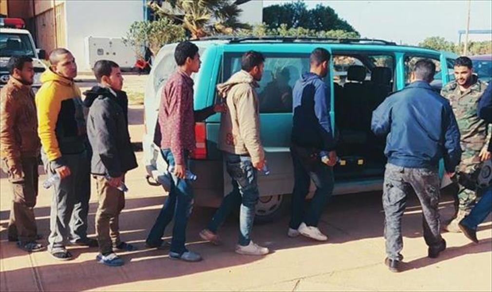 ترحيل 12 مهاجرًا مصريًا عبر منفذ أمساعد البري