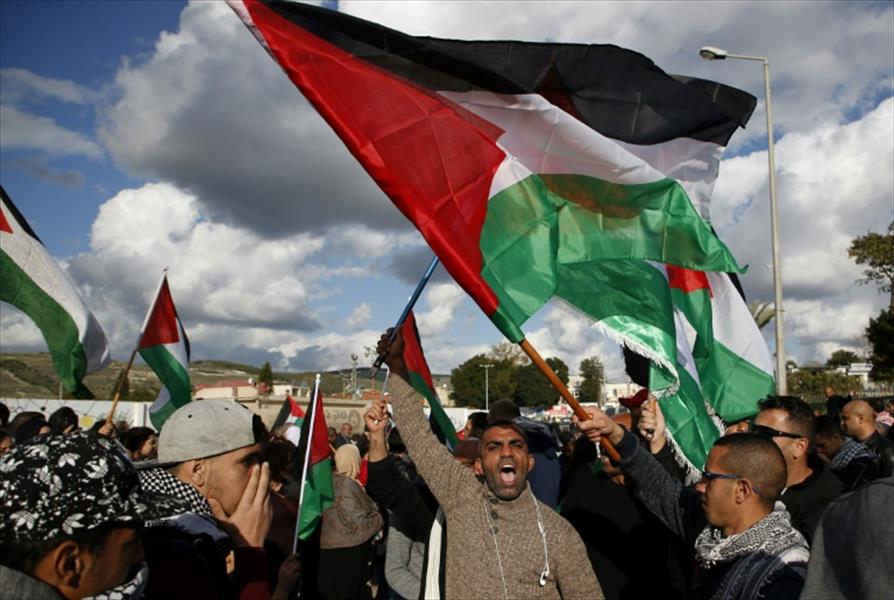 «عرب 48» يتظاهرون احتجاجًا على هدم الشرطة الإسرائيلية لمنازلهم