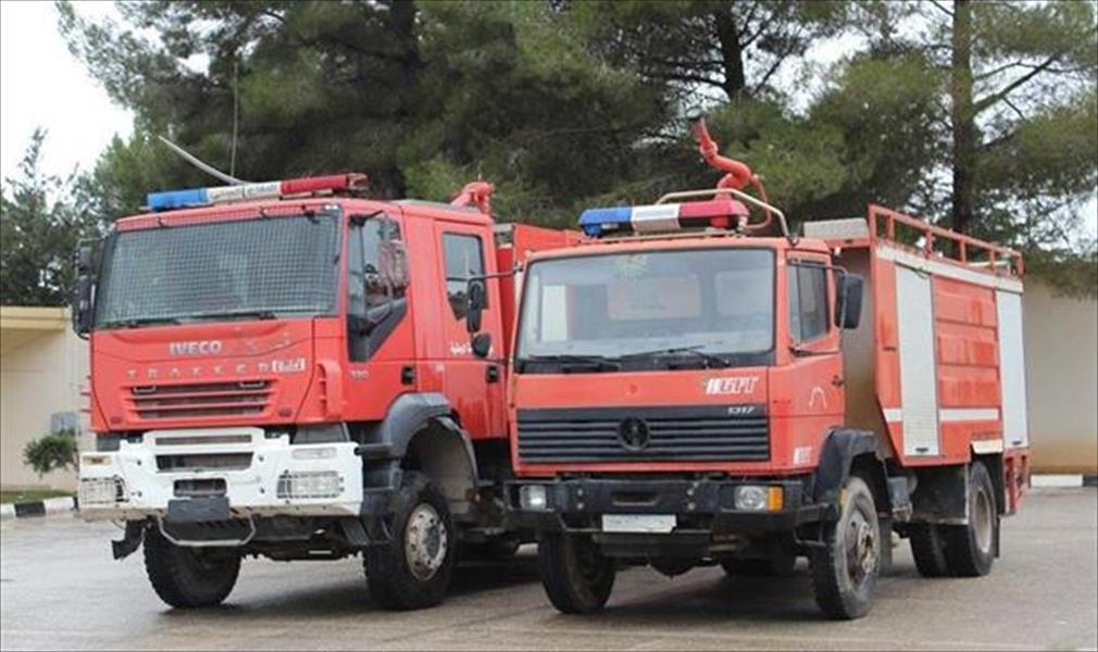 «بلدي البيضاء» يسلم «السلامة الوطنية» سيارتين للإطفاء‎