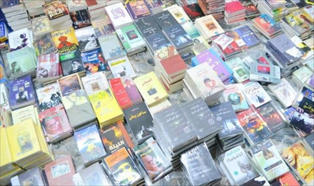 عشرات الكتاب والمثقفين يصدرون بيان إدانة لمصادرة الكتب