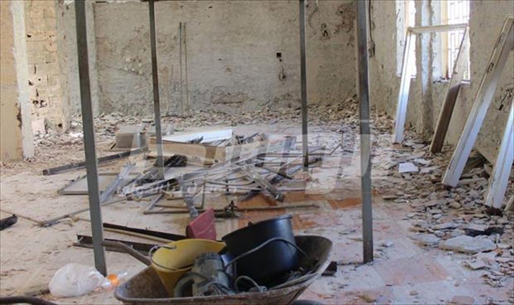 بلدي بنغازي يباشر أعمال الصيانة في مستشفى الجلاء