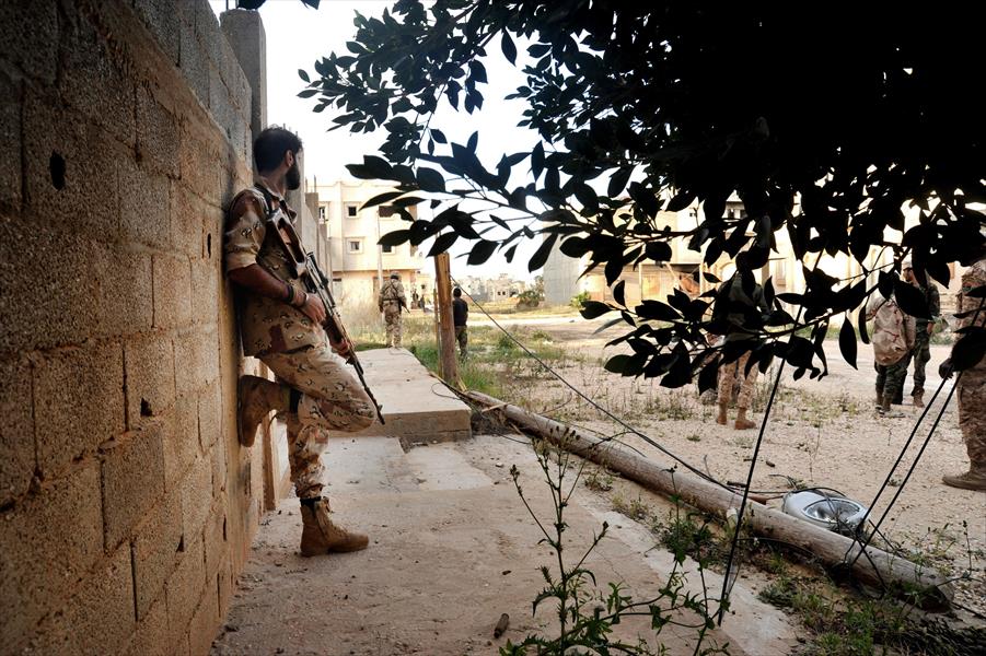 الزوي: فقدنا ضابطًا وثلاثة جنود جراء الألغام غرب بنغازي