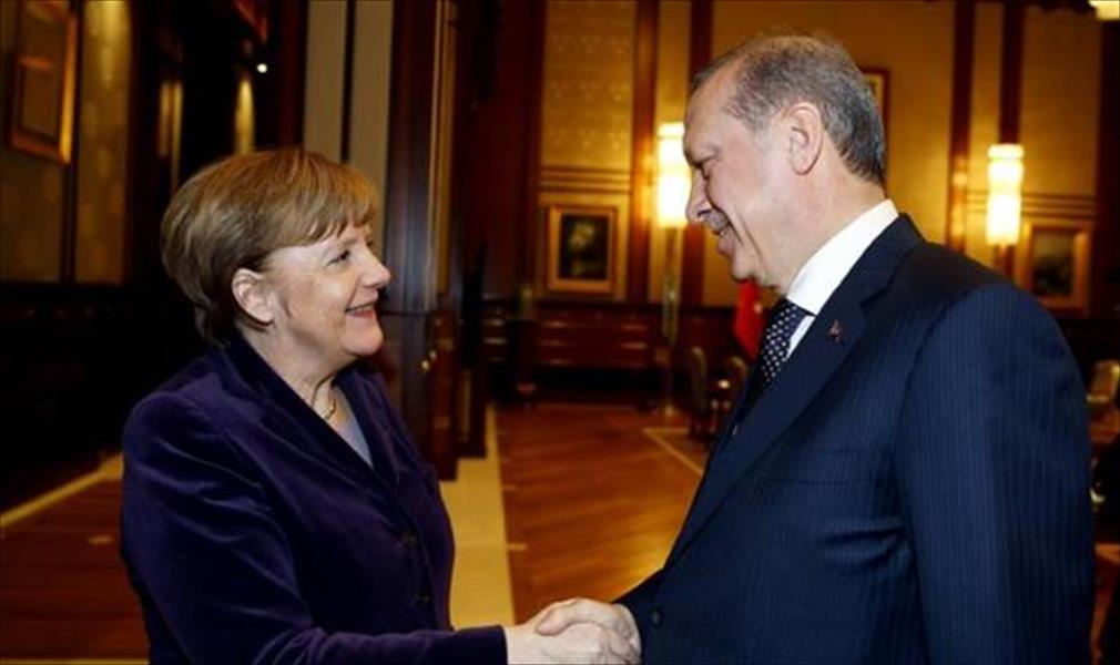ميركل تزور تركيا للحد من توتر العلاقات بين البلدين