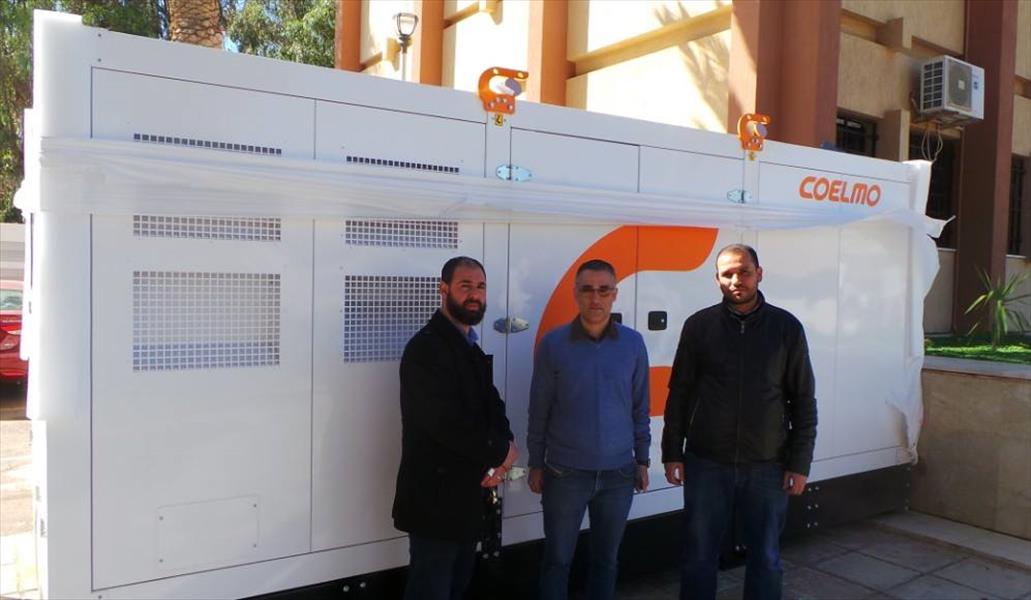بلدية بنغازي تسلم ثلاثة مولدات كهرباء لمكتب المشروعات بوزارة الصحة