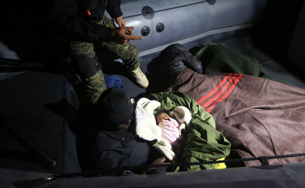 بالصور: إنقاذ 114 مهاجرًا شمال طرابلس بينهم طفلة عمرها ثلاثة أيام