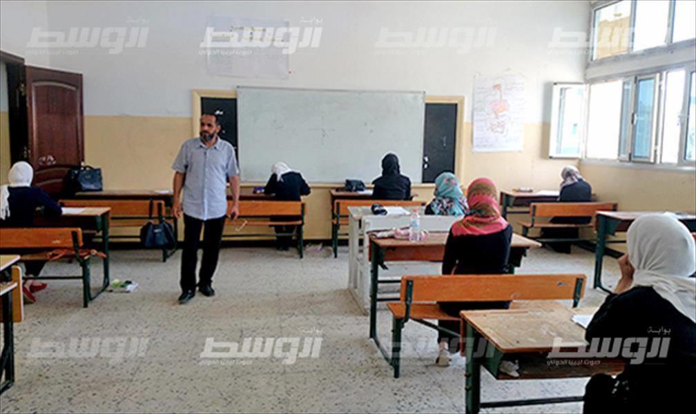 انطلاق امتحانات الفصل الدراسي الأول بمرحلتي التعليم الأساسي والثانوي في طبرق