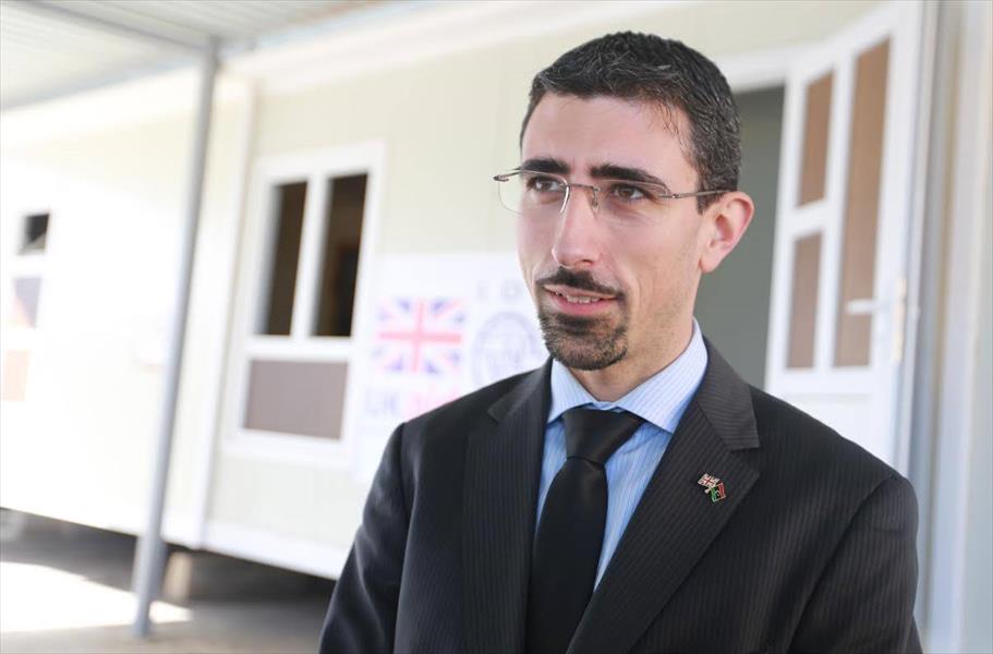 مسؤول أمني بالسفارة البريطانية يتفقد نقاط إنزال المهاجرين بطرابلس
