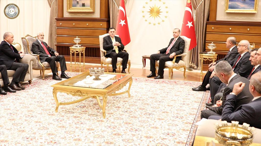 السراج يستهل زيارته لتركيا بزيارة ضريح كمال أتاتورك