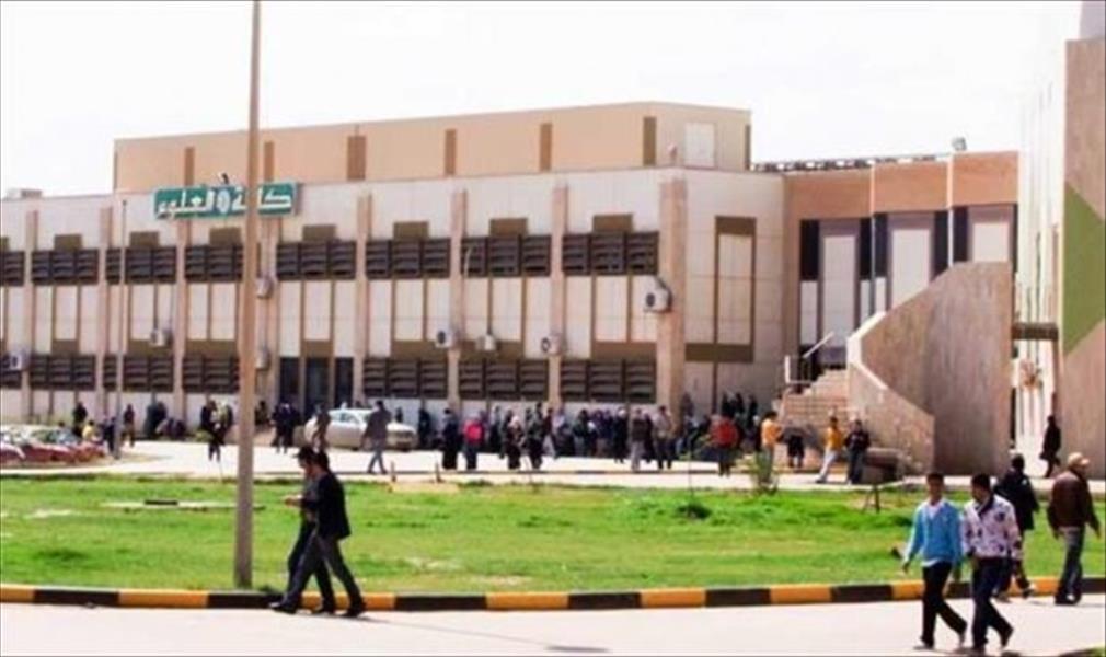عمليات صيانة لشبكة كهرباء جامعة بنغازي