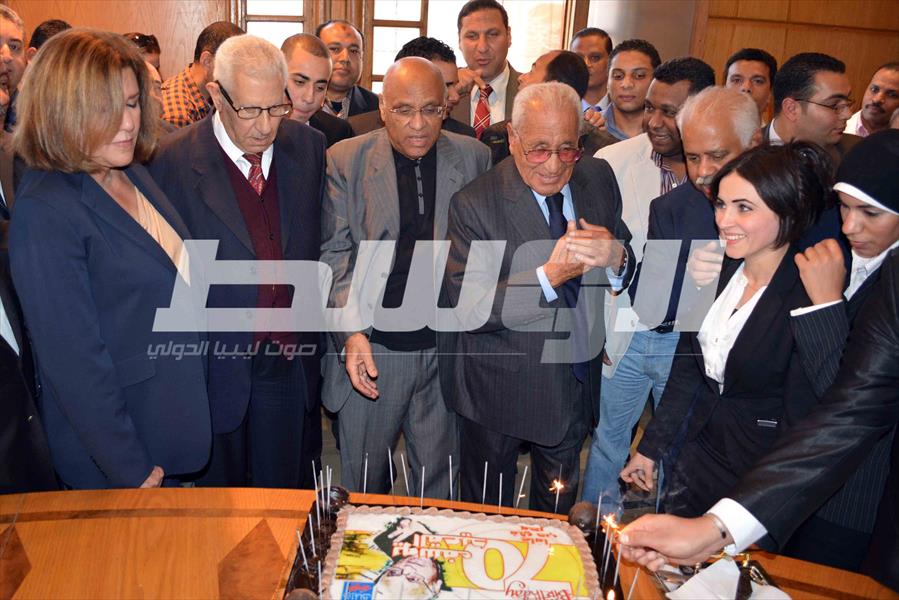 بالصور: هيكل يتقدم كبار الكُتَّاب والفنانين في عيد ميلاد يوسف القعيد